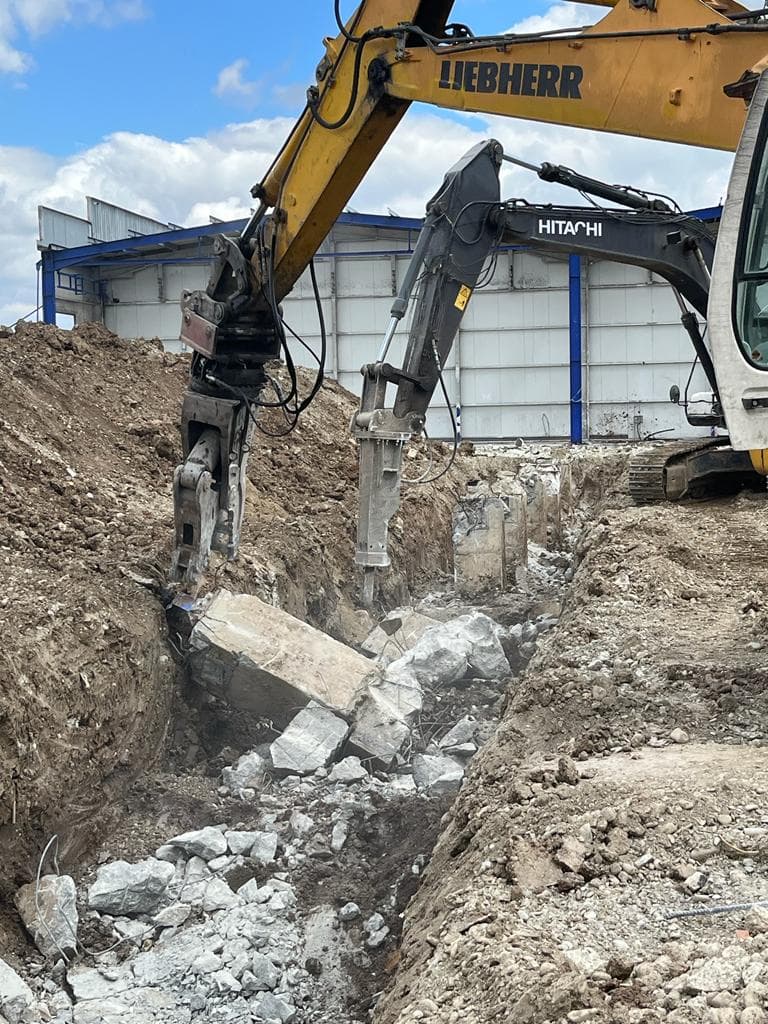 Ciocan hidraulic pentru fundații post-demolare — Demolex